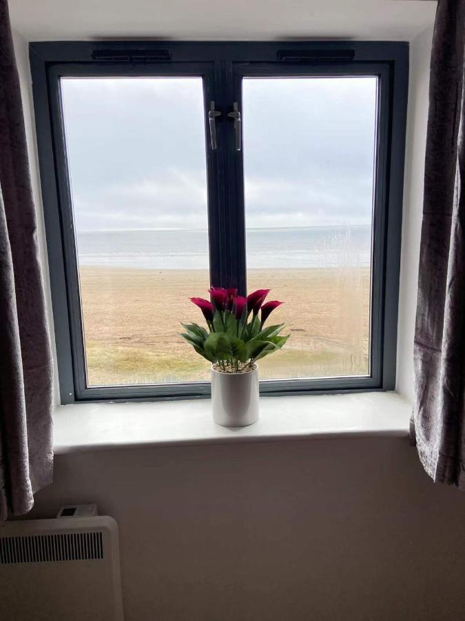 Beach Front Apt With Stunning Sea View سوانسي المظهر الخارجي الصورة