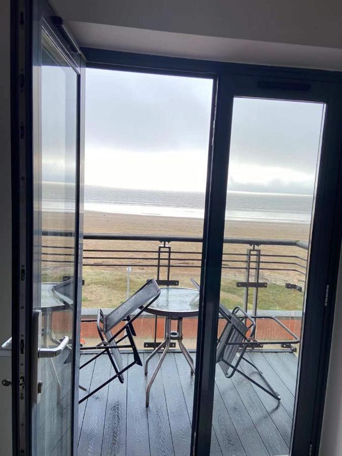Beach Front Apt With Stunning Sea View سوانسي المظهر الخارجي الصورة